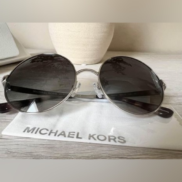 Brand New Michael Kors Women’s sunglasses - Picture 5 of 7